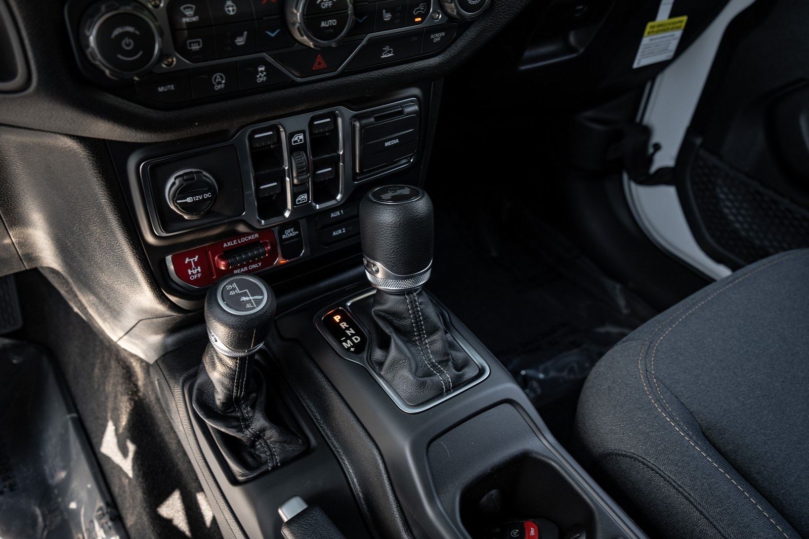 2025 Jeep Wrangler Willys photo 26