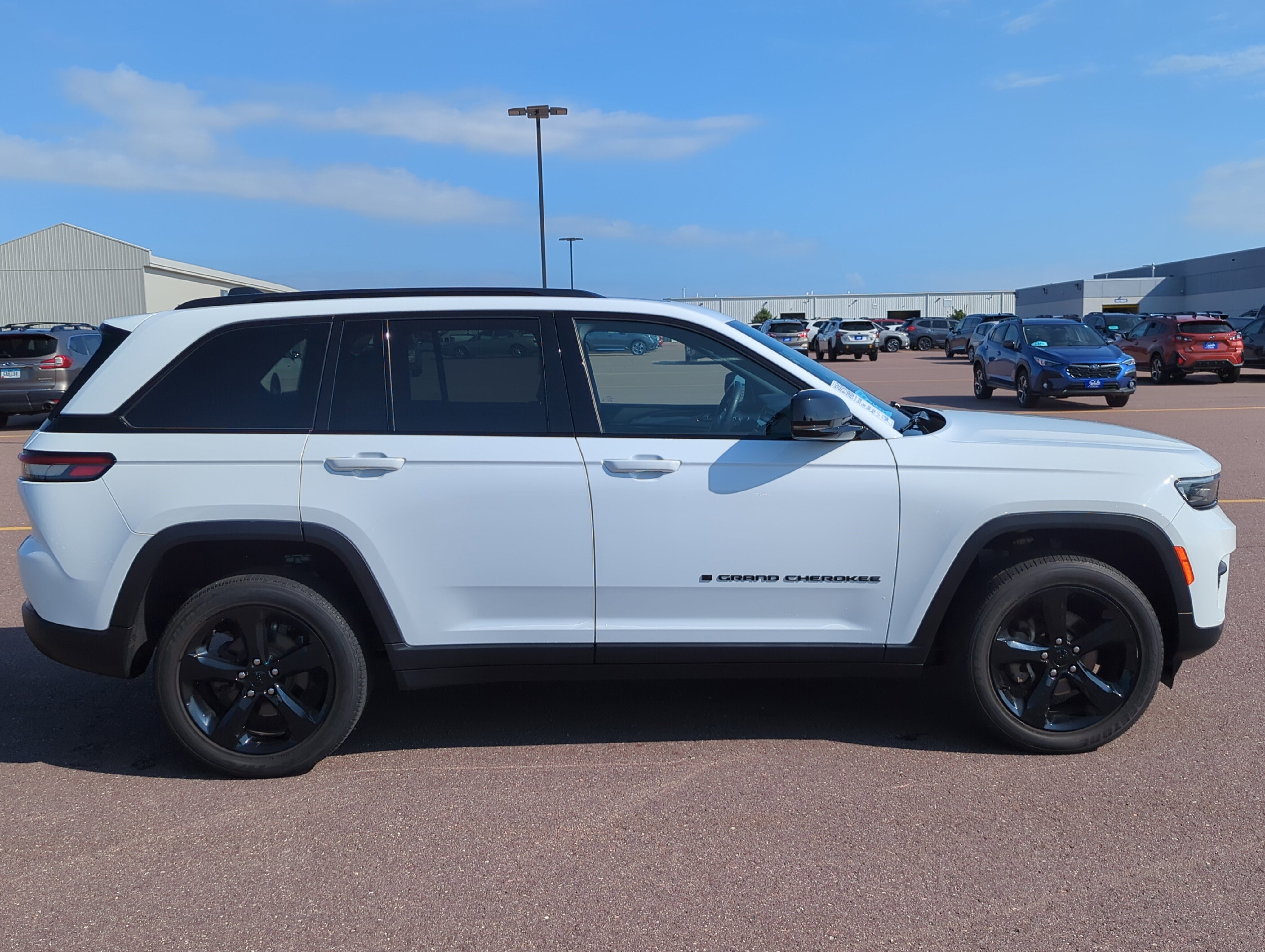 2022 Jeep Grand Cherokee Altitude photo 4