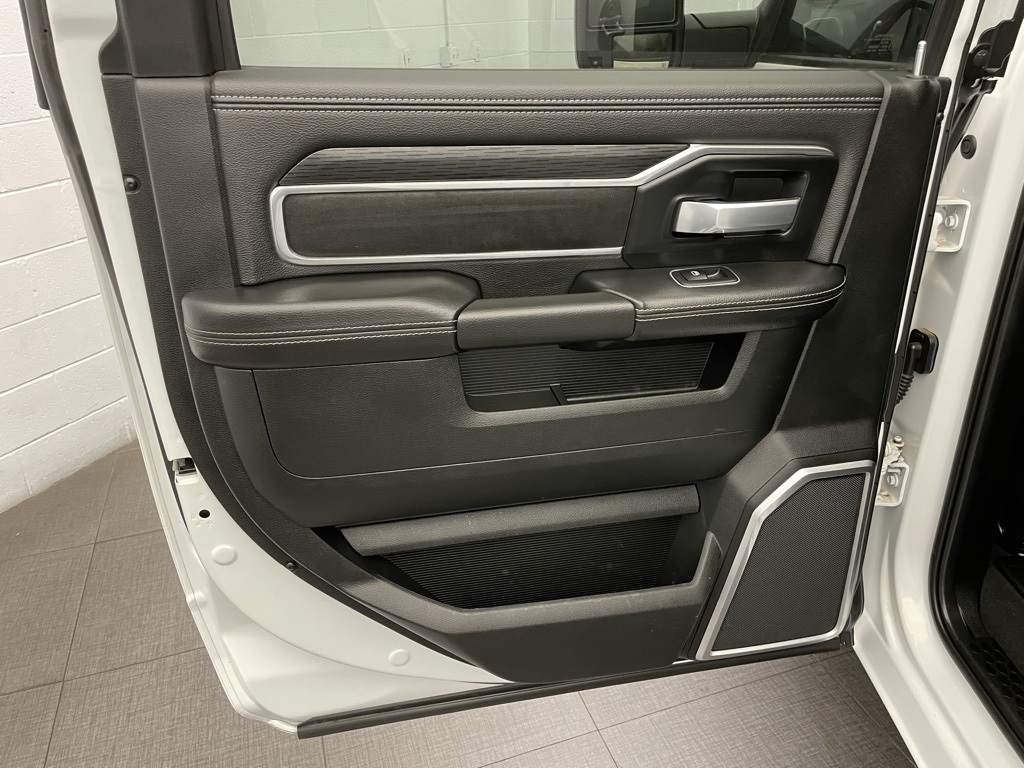 2024 Ram 3500 Laramie photo 21