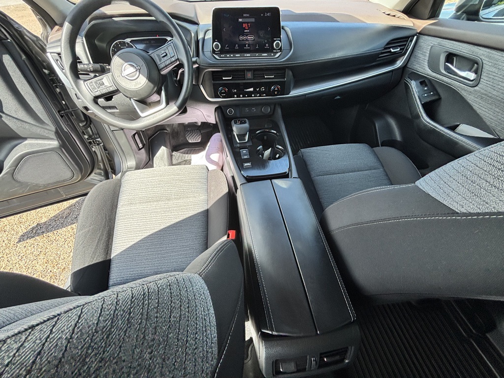 2023 Nissan Rogue SV photo 11