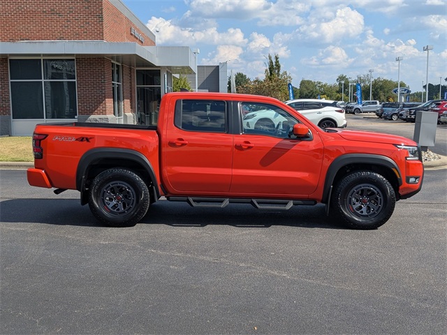 2025 Nissan Frontier PRO-4X photo 2