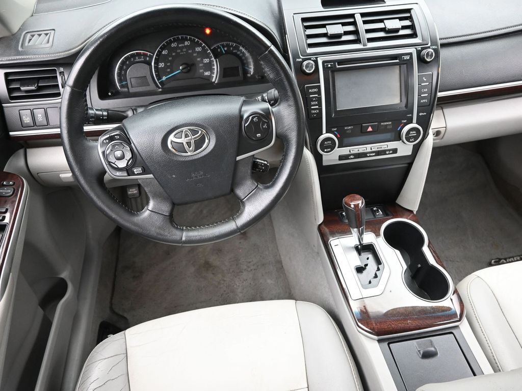 2013 Toyota Camry L photo 9