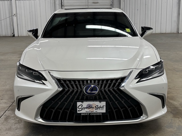 2022 Lexus ES 300h Ultra Luxury photo 2