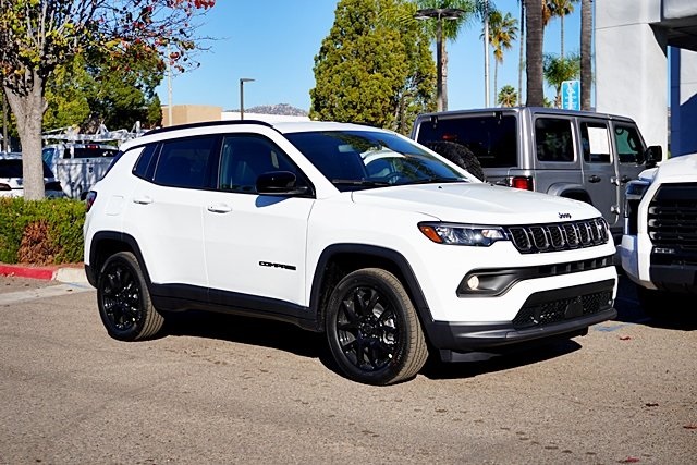 New 2026 Bright White Clear-Coat Exterior Paint Jeep Latitude image 6