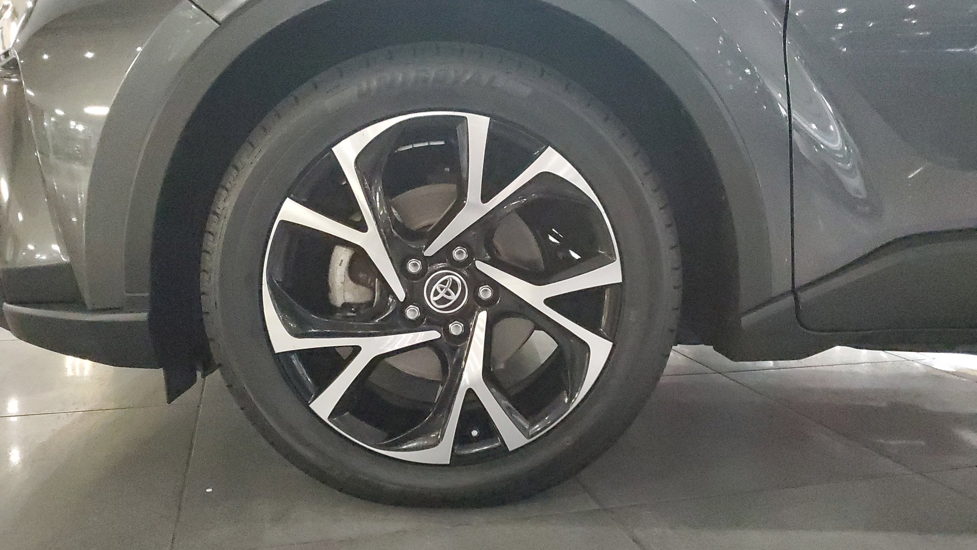 2022 Toyota C-HR XLE photo 7