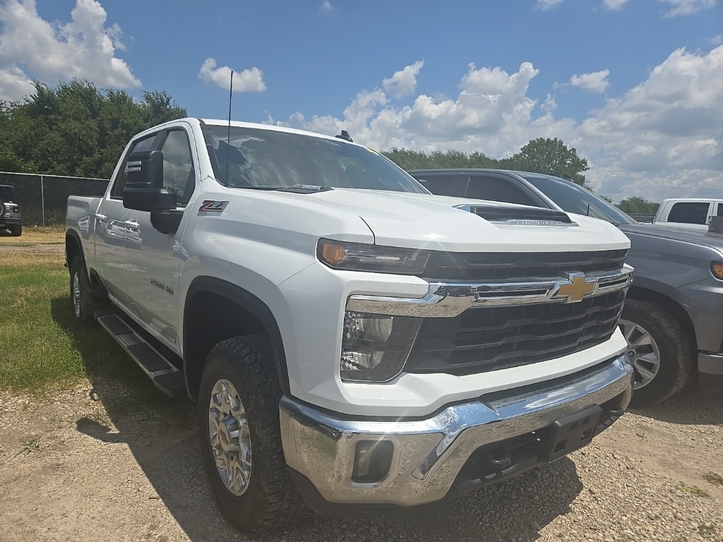 2024 Chevrolet Silverado 2500HD LT photo 4