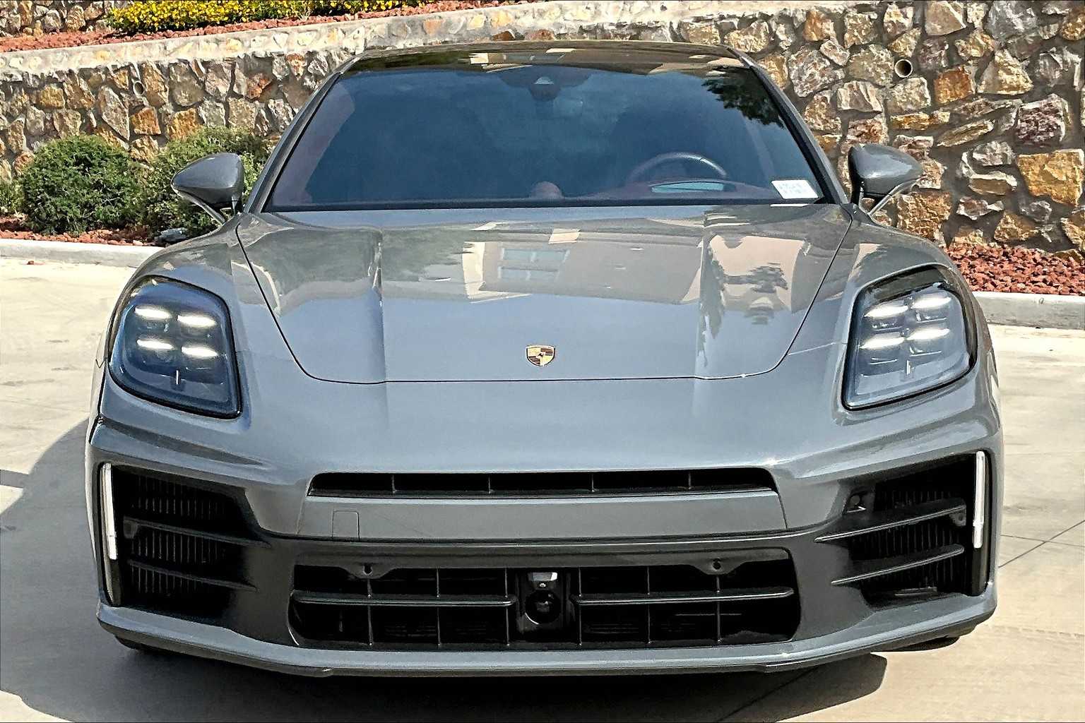 2025 Porsche Panamera 4 photo 10