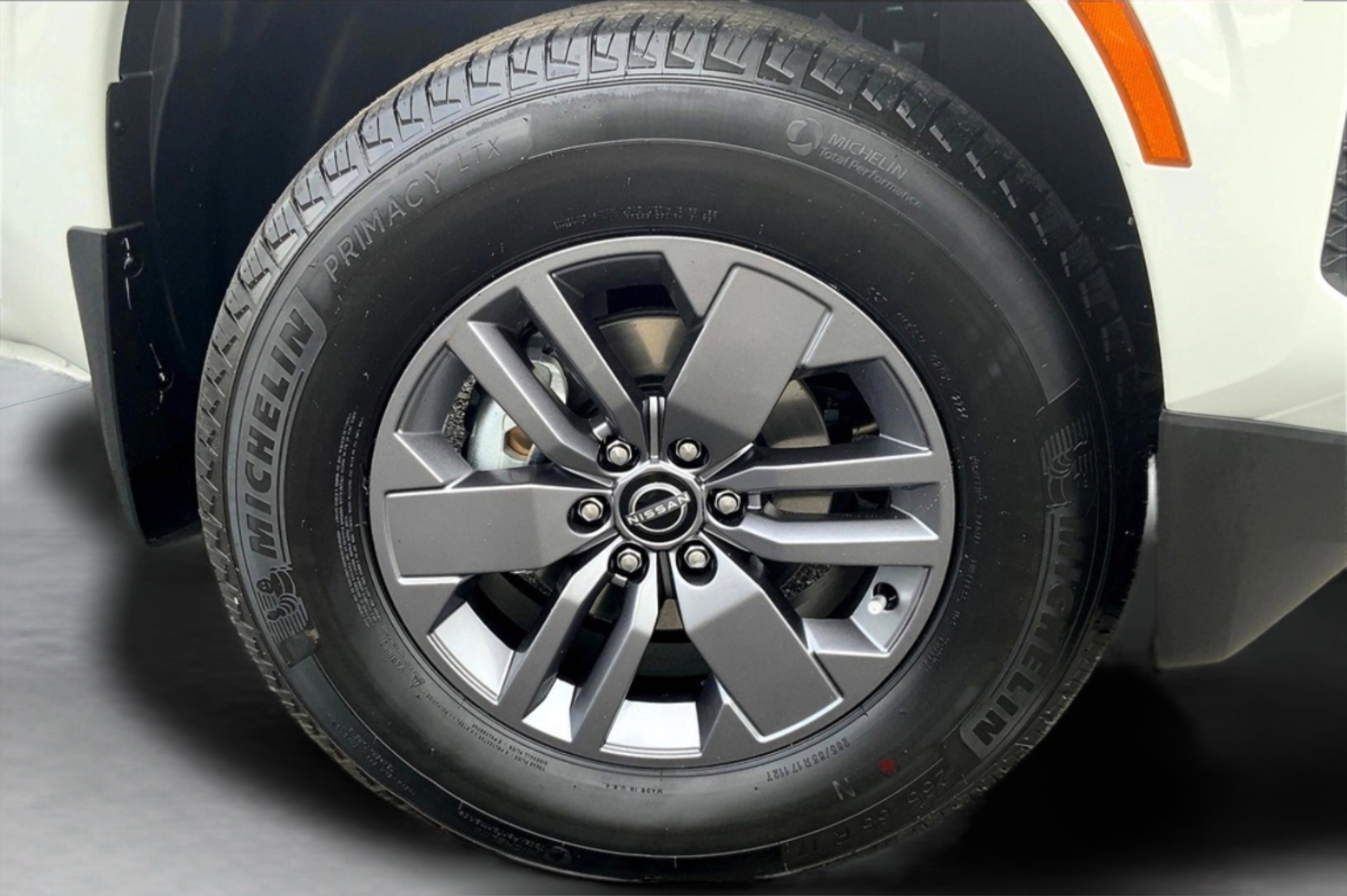 2025 Nissan Frontier SV Crew Cab photo 11