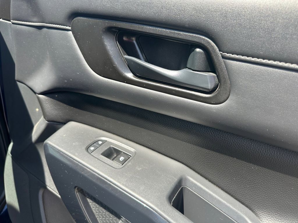 2023 Nissan Pathfinder SV photo 9
