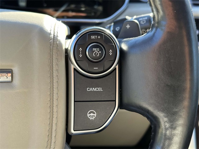 2016 Land Rover Range Rover HSE photo 18