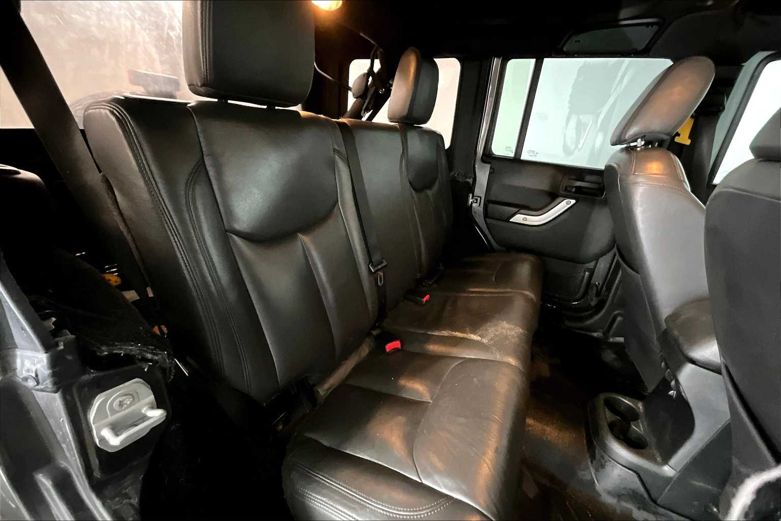 2016 Jeep Wrangler Unlimited Sahara photo 16
