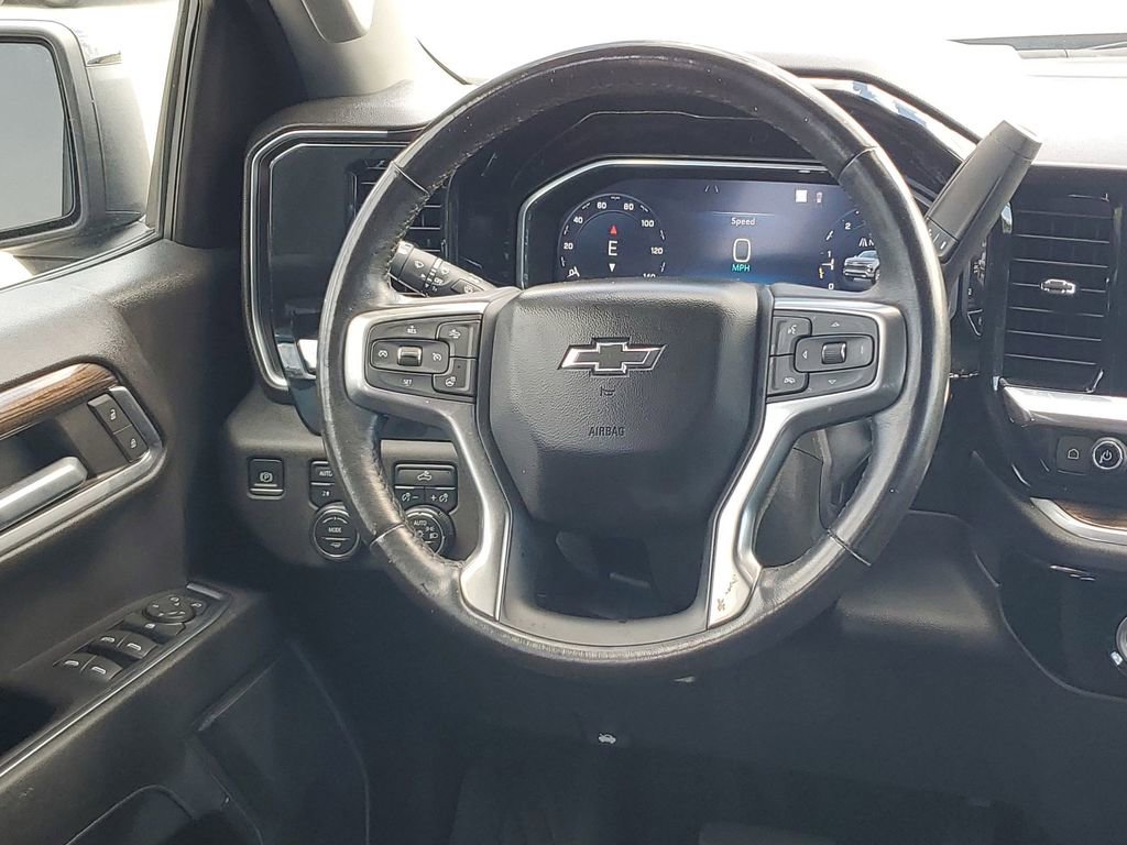 2022 Chevrolet Silverado RST photo 25