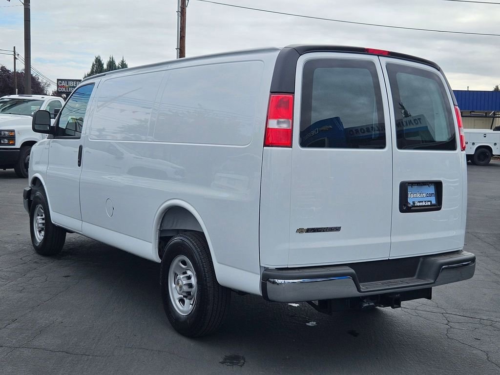 2025 Chevrolet Express Cargo 2500 photo 4