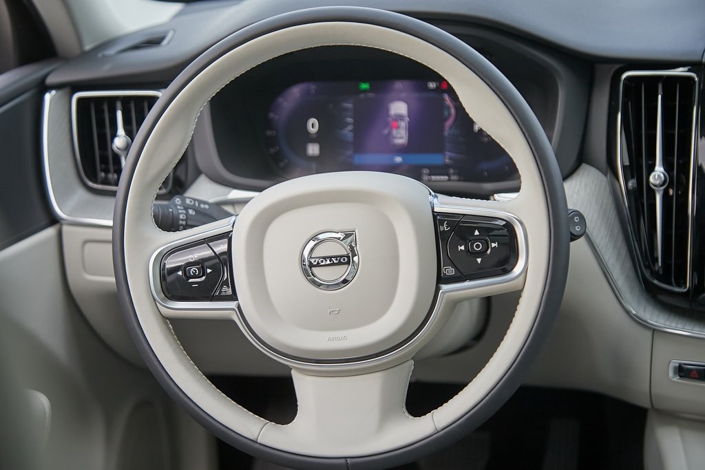 2025 VOLVO XC60 - Image 23