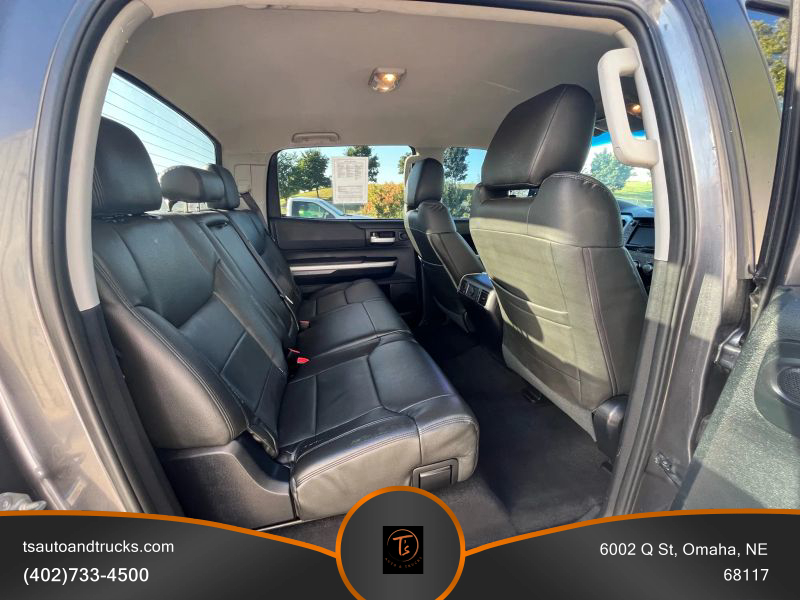 2016 Toyota Tundra CrewMax SR5 photo 9