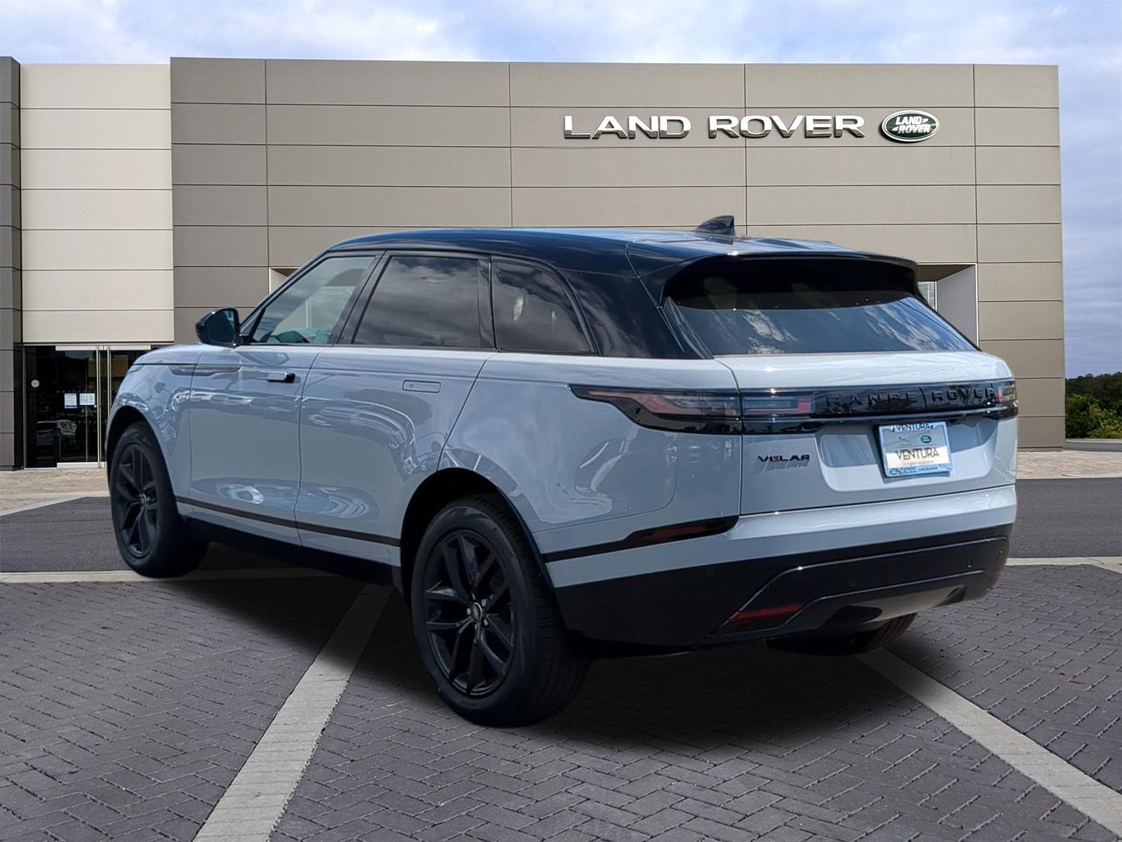 2025 Land Rover Range Rover Velar SE photo 3