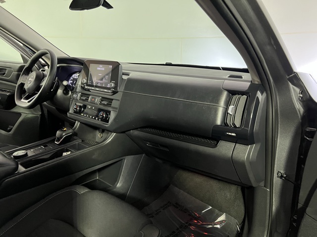 2024 Nissan Pathfinder S photo 26
