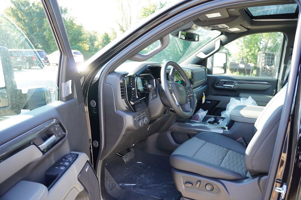 2025 Chevrolet Silverado 2500HD ZR2 photo 10