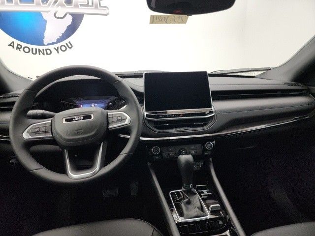 2025 Jeep Compass Latitude photo 29