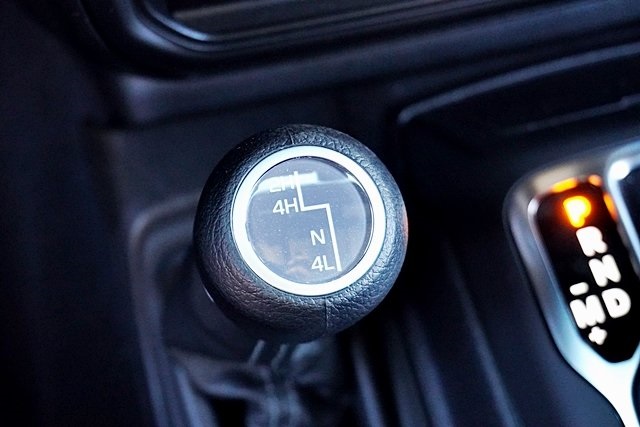 New 2026 Bright White Clear-Coat Exterior Paint Jeep Sport image 36