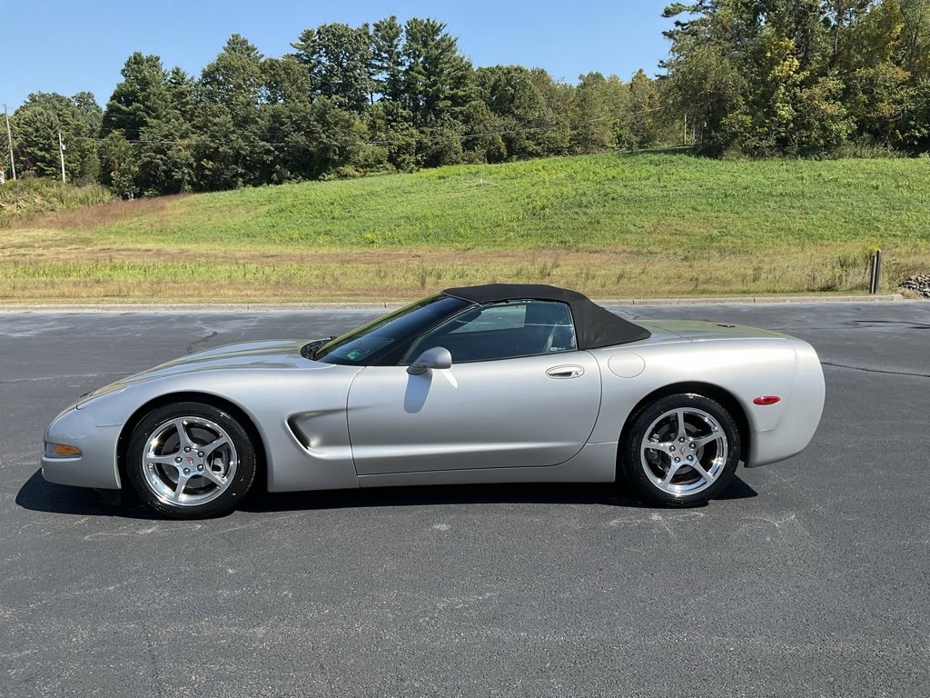 2004 Chevrolet Corvette Base photo 22