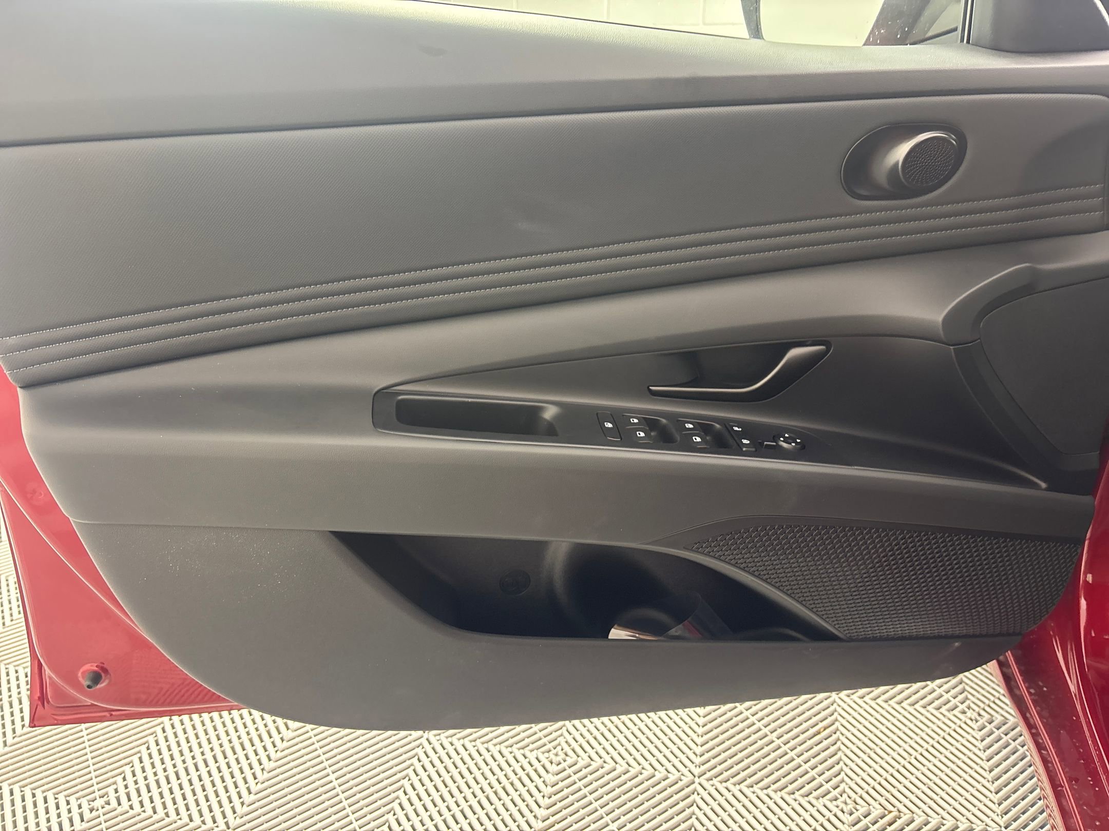 2025 Hyundai Elantra SEL Sport photo 12