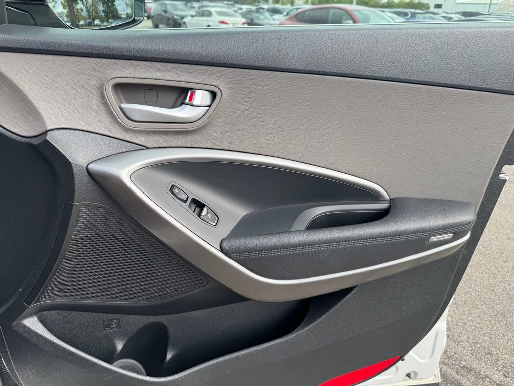 2017 Hyundai Santa Fe SE photo 23