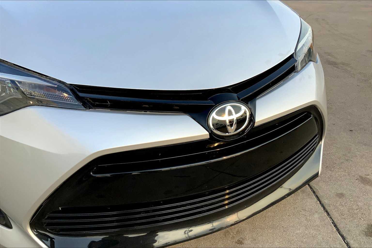 2019 Toyota Corolla LE photo 27