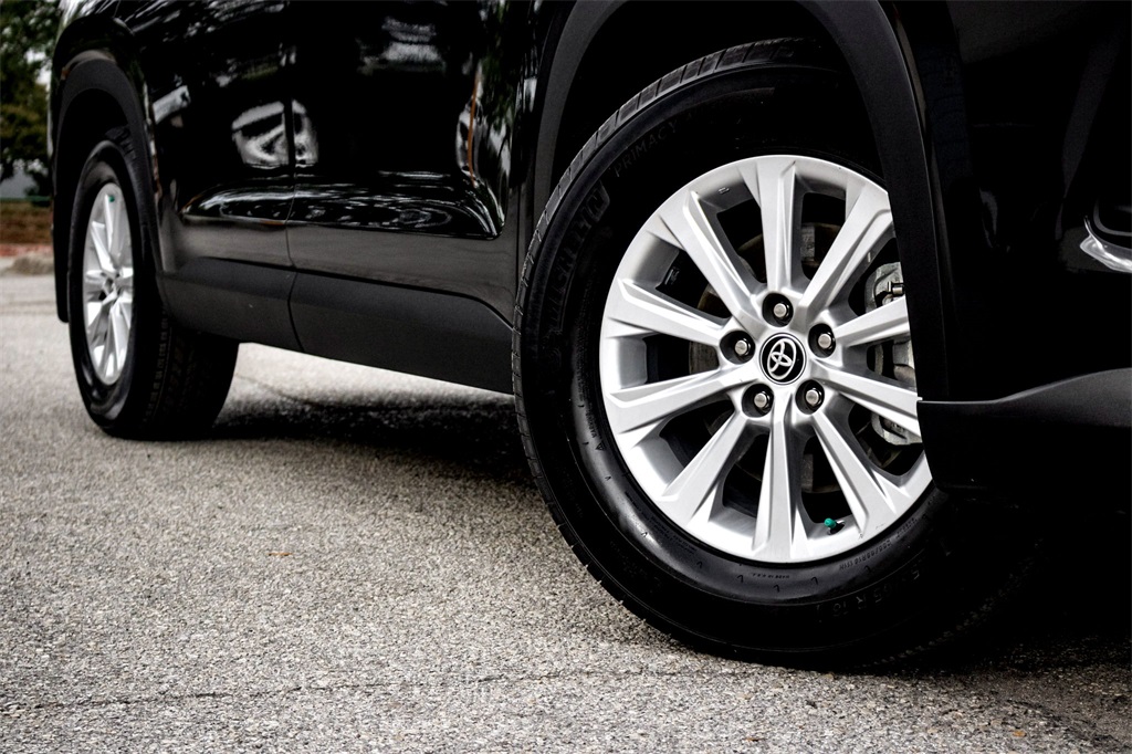 2024 Toyota Grand Highlander XLE photo 2