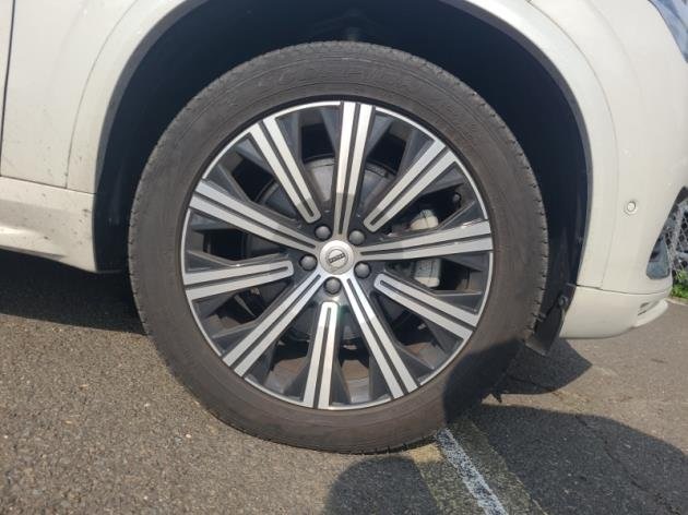 2024 Volvo XC90 Plus photo 3