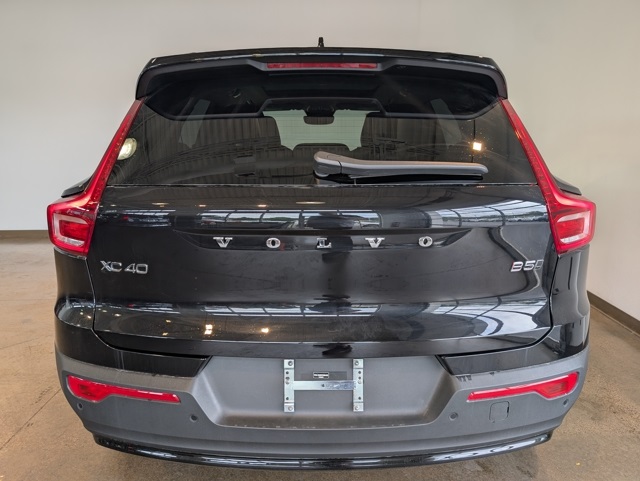 2026 Volvo XC40 Plus photo 2