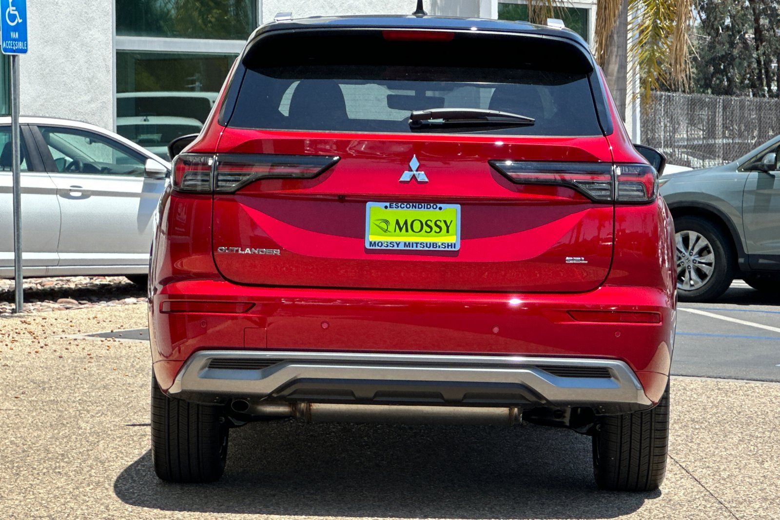 2025 Mitsubishi Outlander SEL photo 5