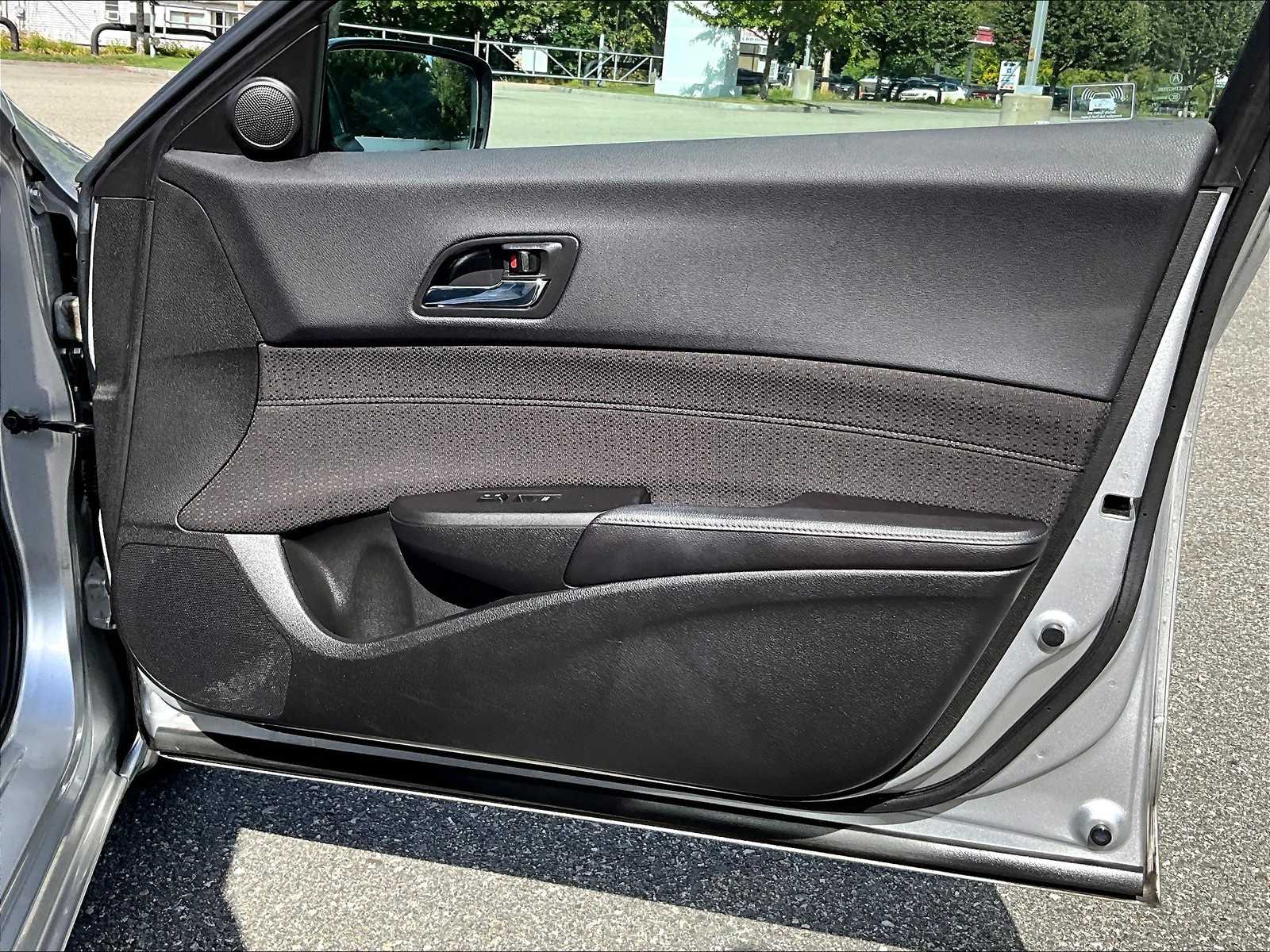 2013 Acura ILX 2.0L photo 12