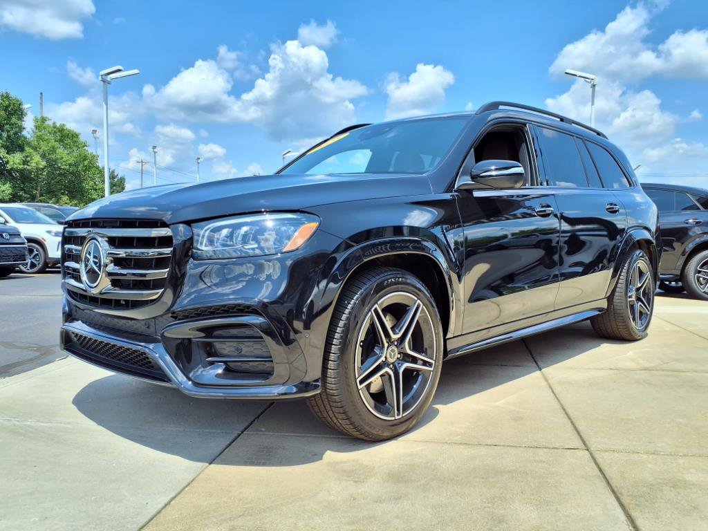 2025 Mercedes Benz GLS 450 4MATIC photo 3