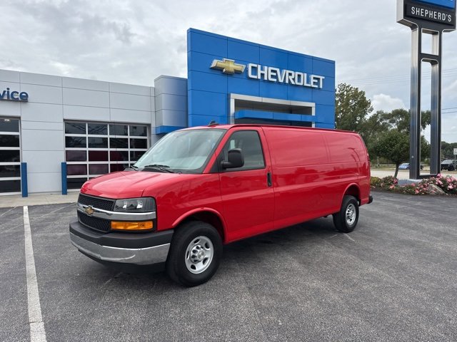 2025 Chevrolet Express Cargo 3500 photo 2