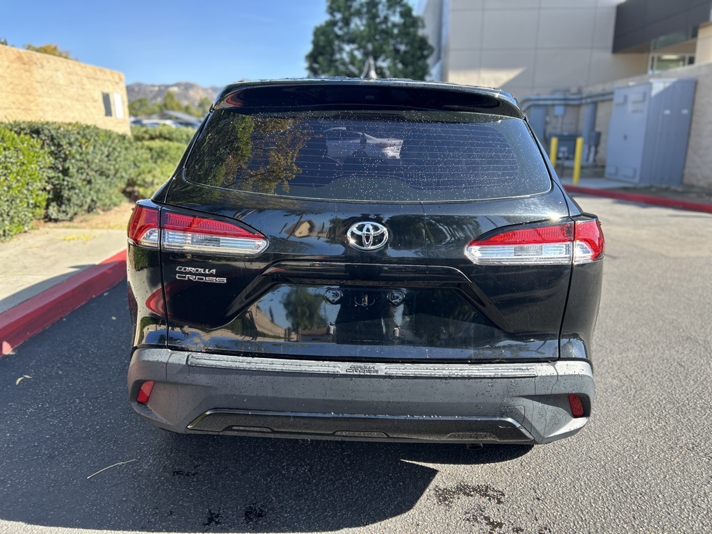 Used 2022 Black Toyota L image 6