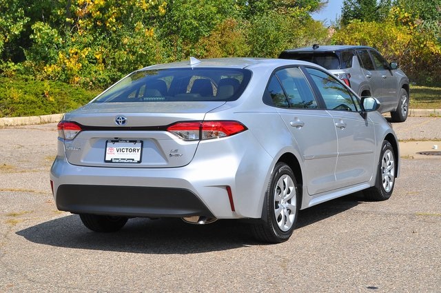 2025 Toyota Corolla Hybrid LE photo 3