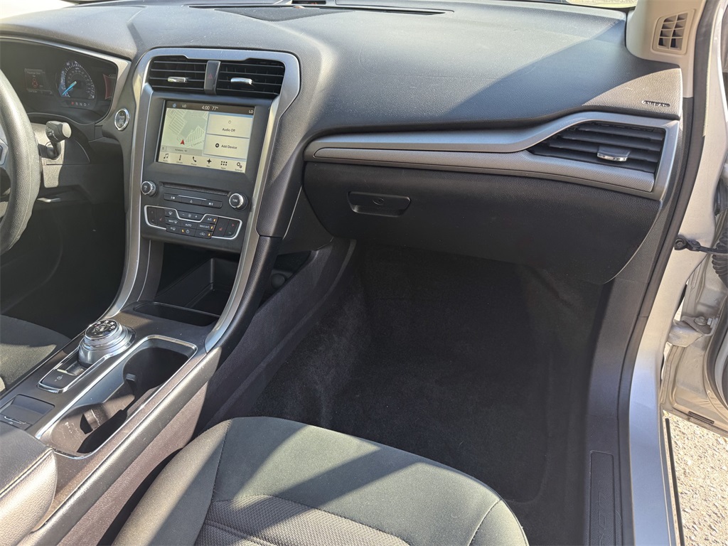 2018 Ford Fusion SE photo 16