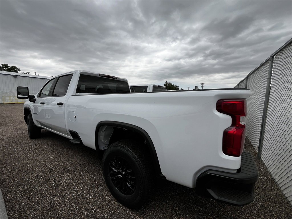 2025 Chevrolet Silverado 2500HD photo 2