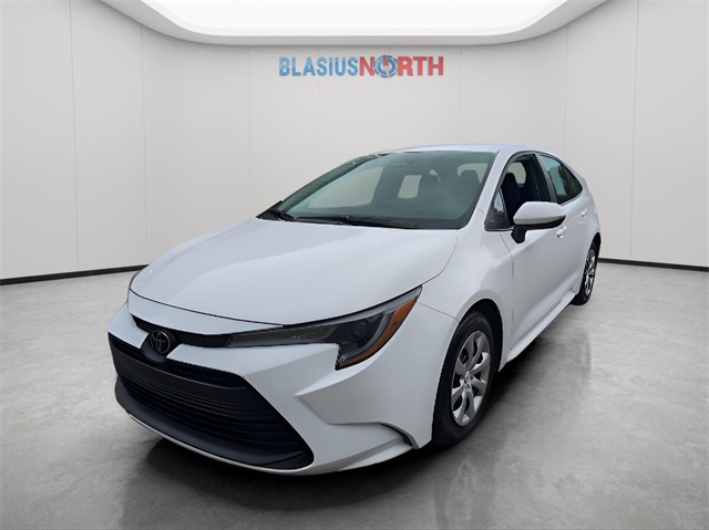 2025 Toyota Corolla LE photo 2