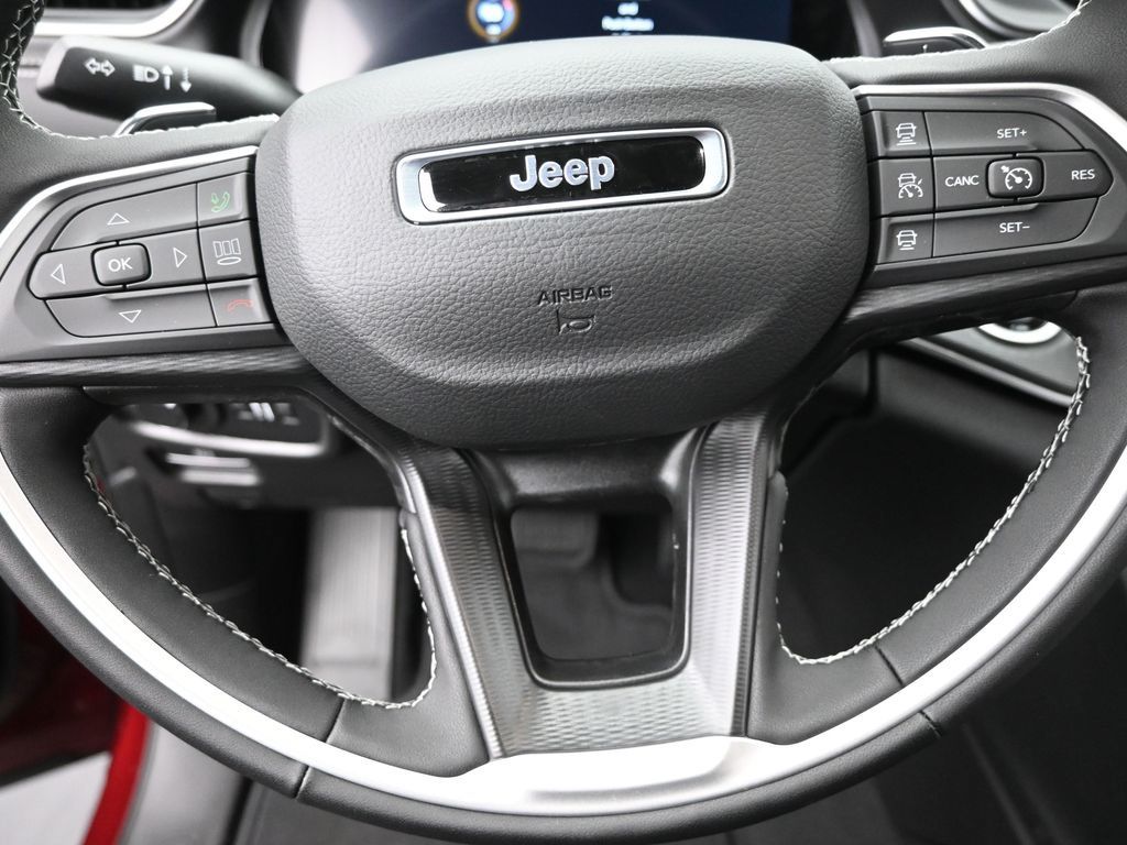 2025 Jeep Grand Cherokee Altitude photo 12