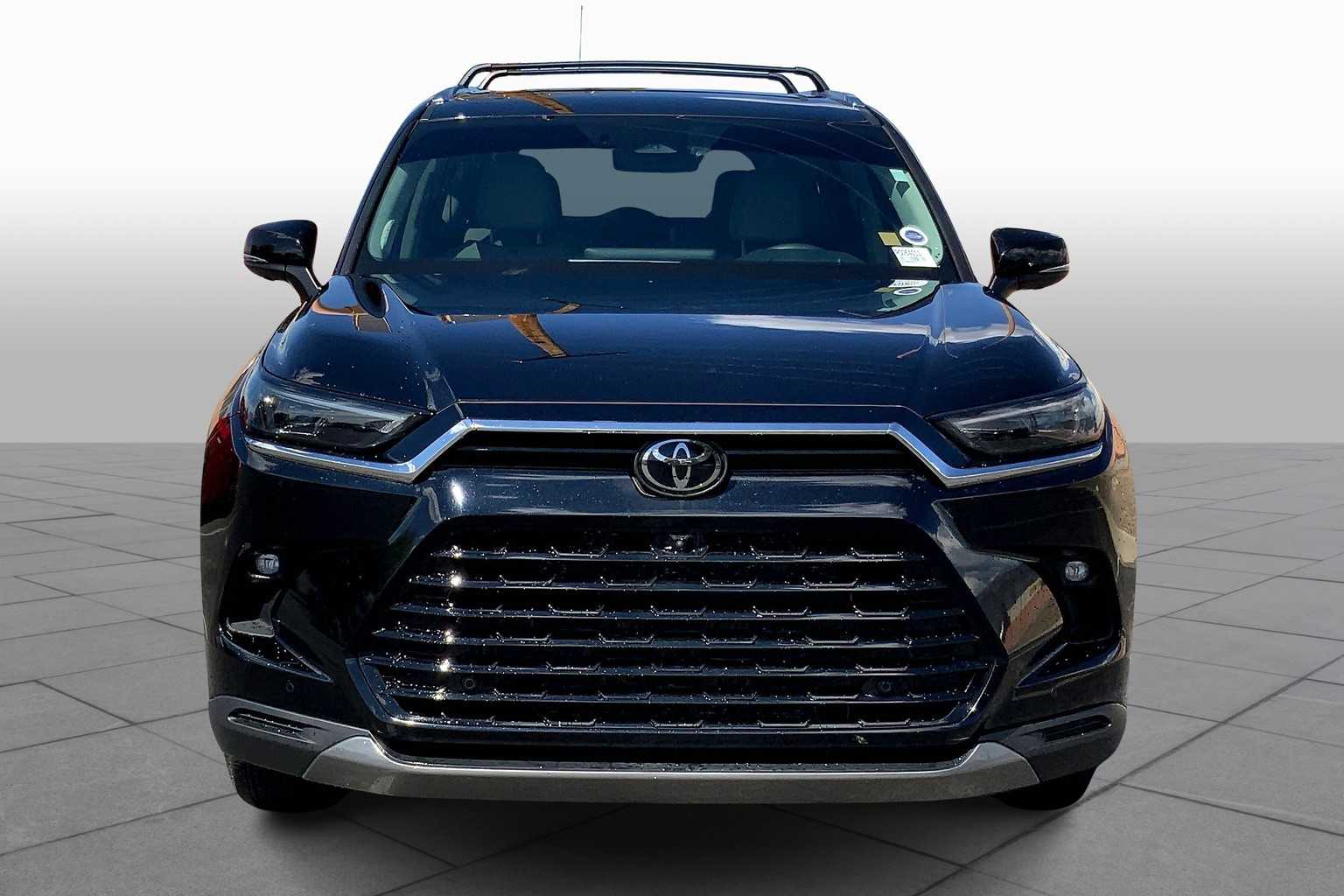2024 Toyota Grand Highlander Platinum AWD photo 2