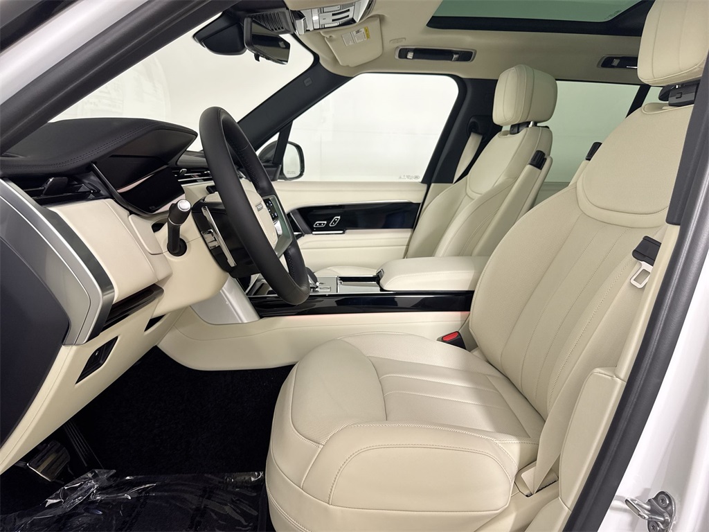 2025 Land Rover Range Rover SE photo 10