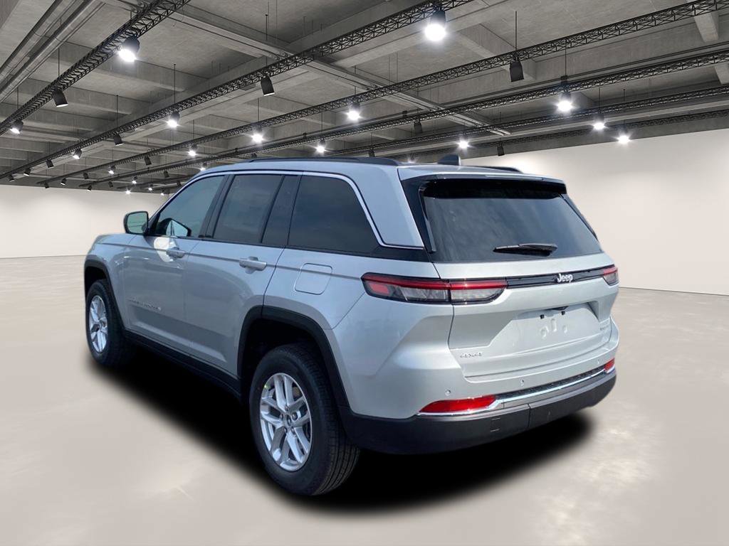2025 Jeep Grand Cherokee Laredo X photo 3