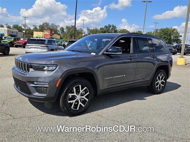 2025 Jeep Grand Cherokee Limited photo 3