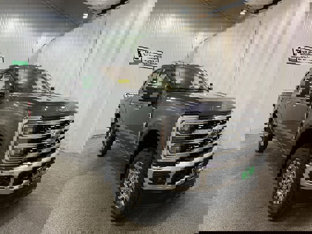 2025 Ford F-350 Lariat photo 2