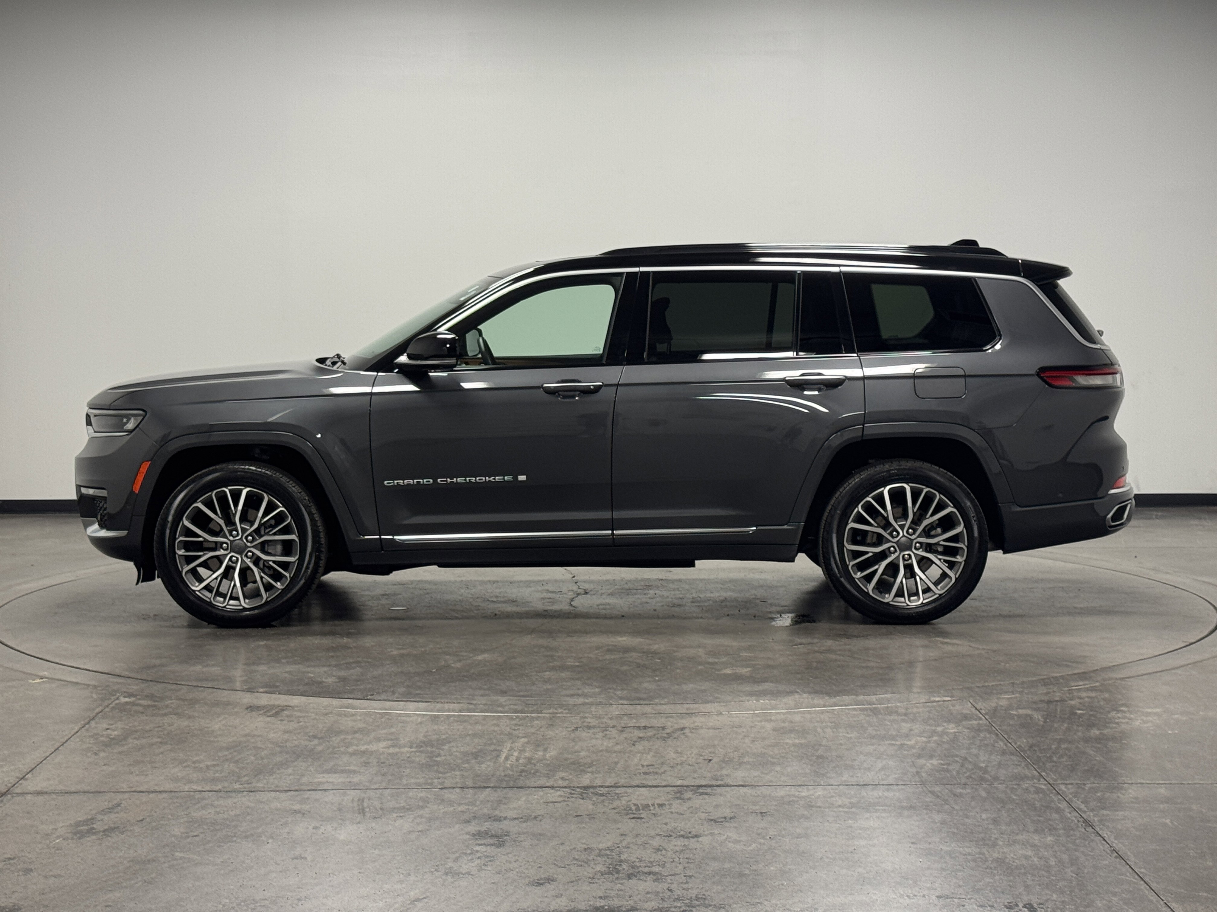 2024 Jeep Grand Cherokee L Summit photo 2