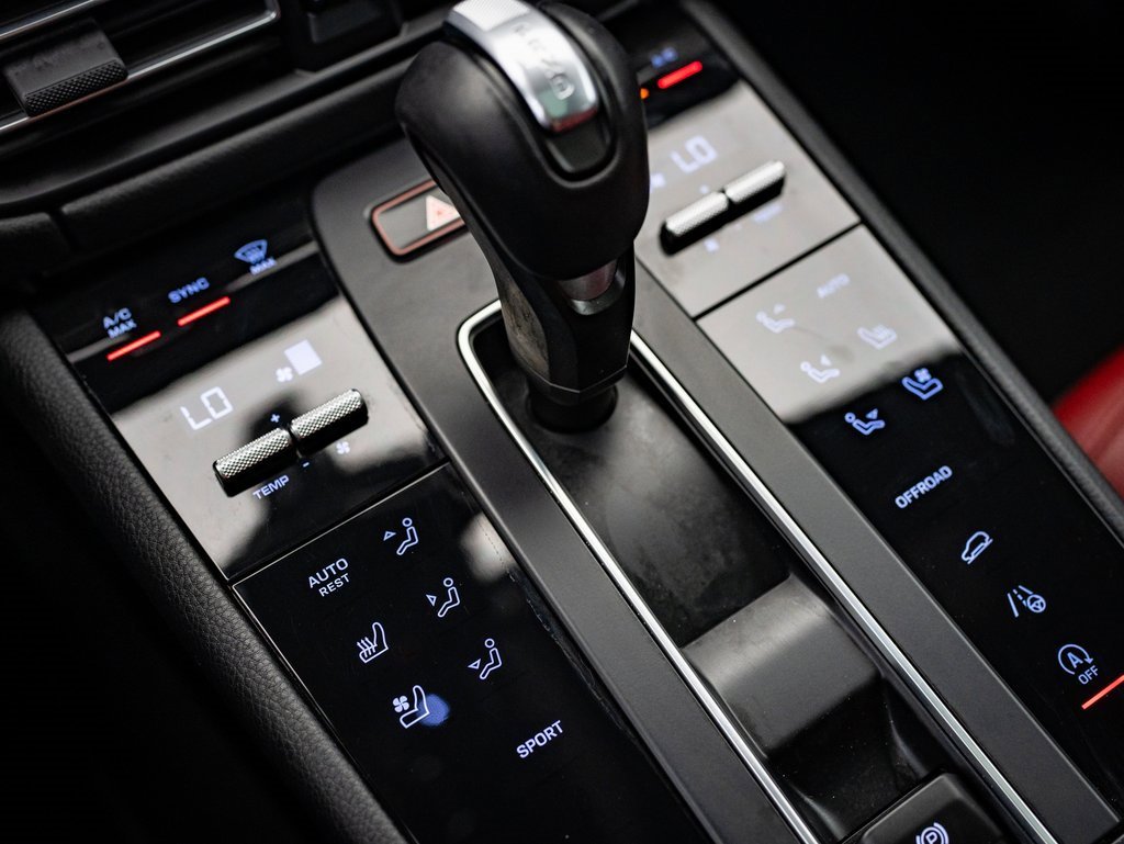 2024 Porsche Macan T photo 30