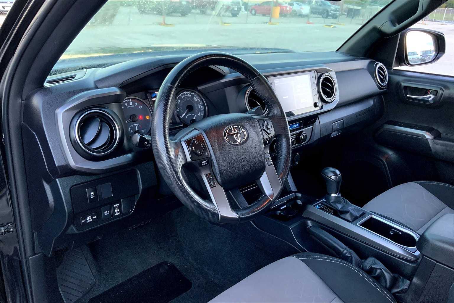 2023 Toyota Tacoma TRD photo 16