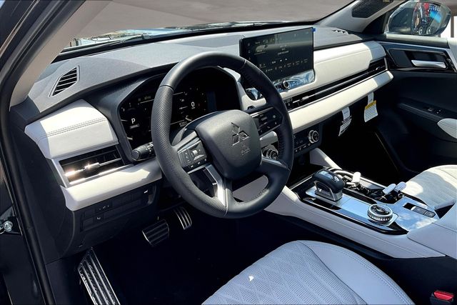 2025 Mitsubishi Outlander SEL photo 8